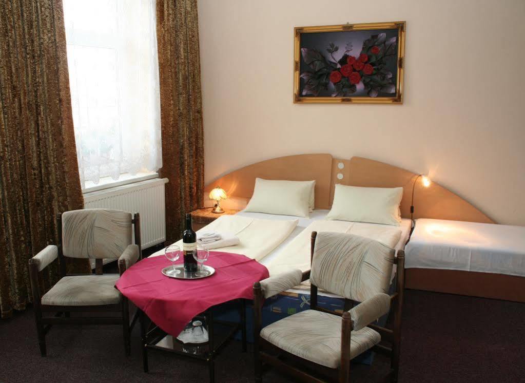 Hotel Bayer Pilzno Zewnętrze zdjęcie